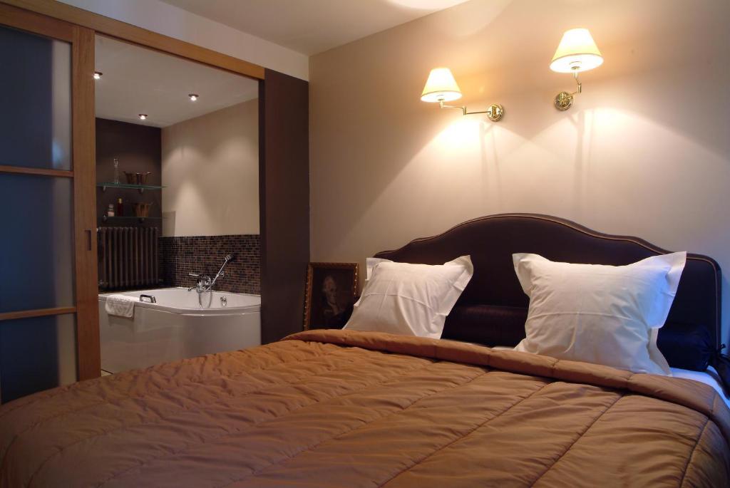 Charmehotel Manoir Ogygia Poperinge Room photo