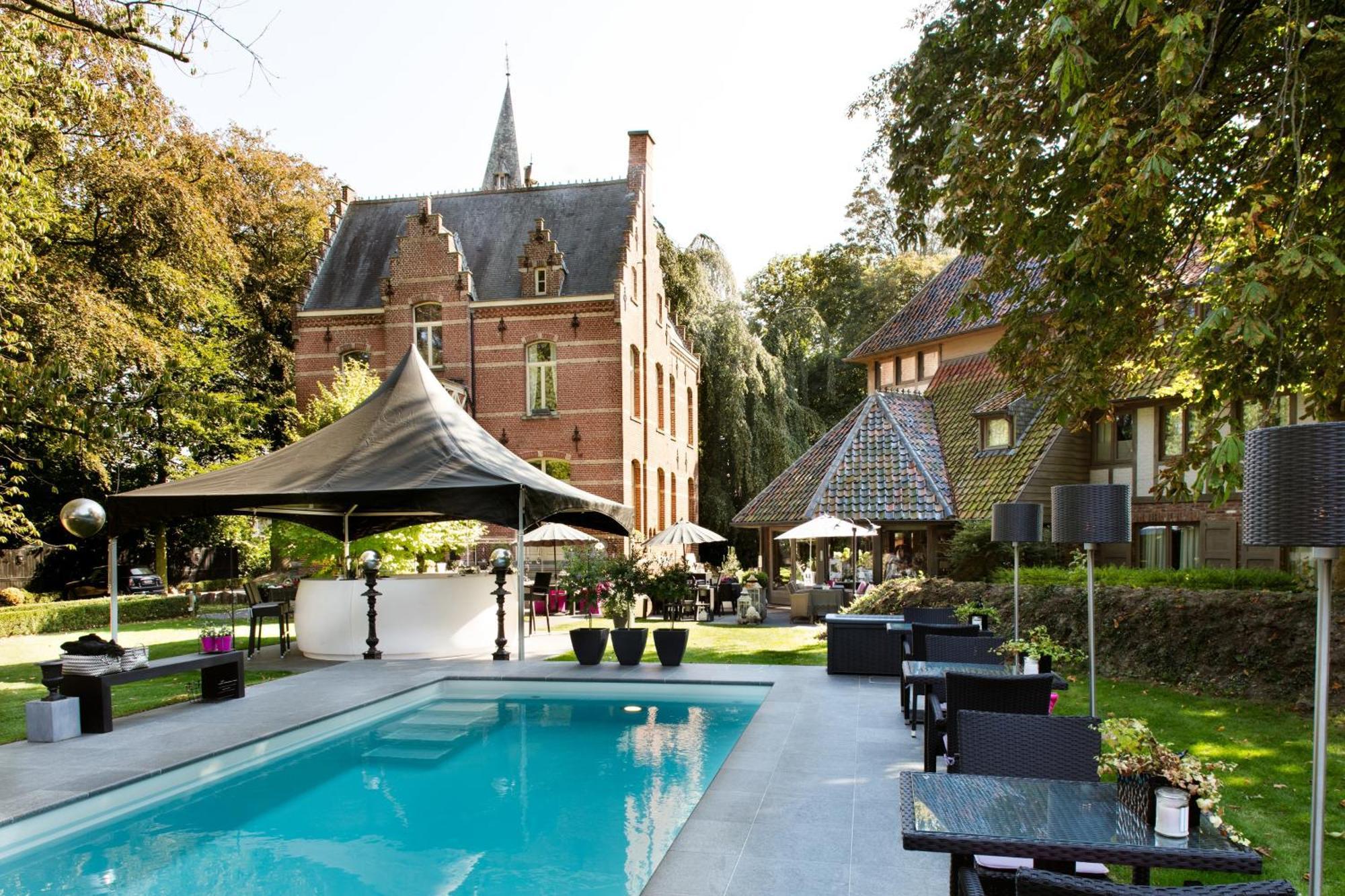 Charmehotel Manoir Ogygia Poperinge Exterior photo